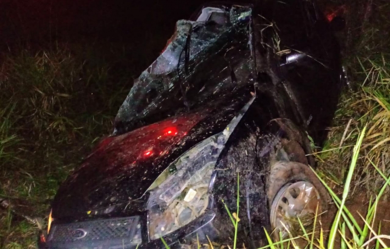 Condutor é preso por dirigir embriagado após capotar veículo na MG-170, entre Arcos e Lagoa da Prata
