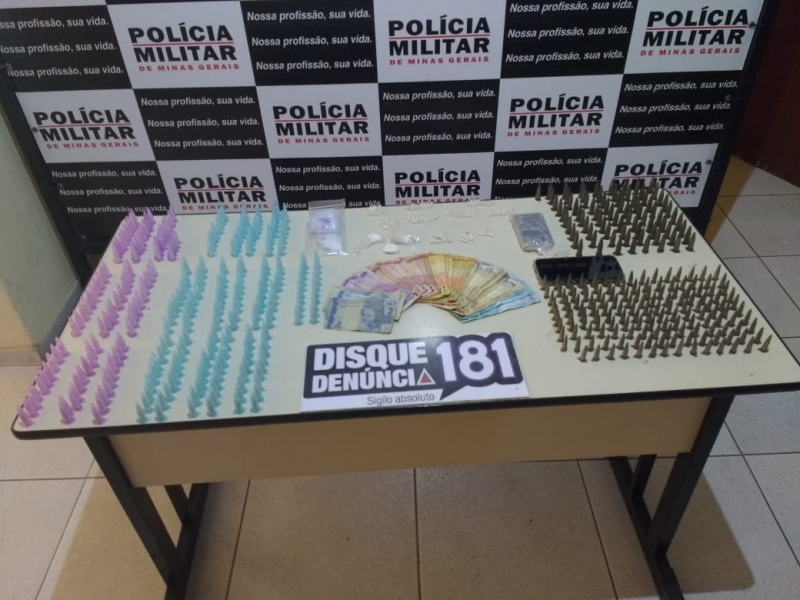 Balança de precisão e mais de 600 pinos de cocaína apreendidos em Lagoa da Prata