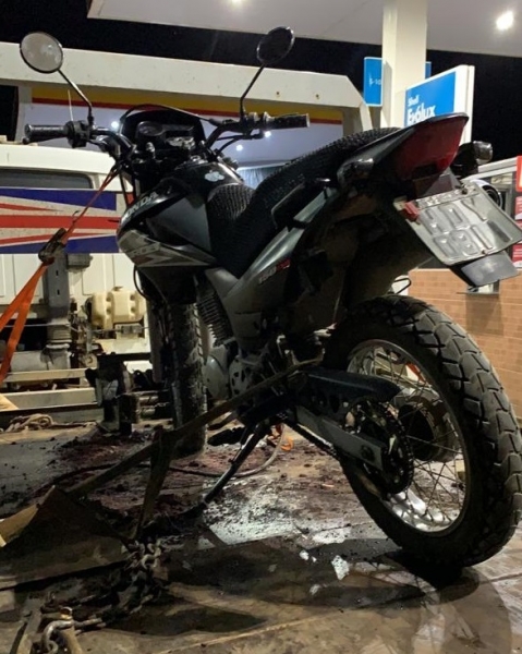 Moto furtada é encontrada em matagal na cidade de Formiga