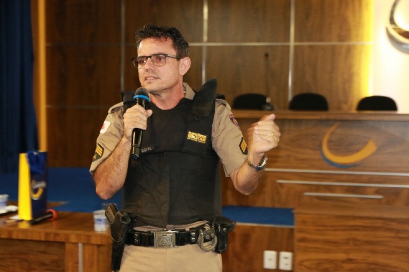 Polícia Militar realiza palestra em referência à Maio Amarelo em Formiga