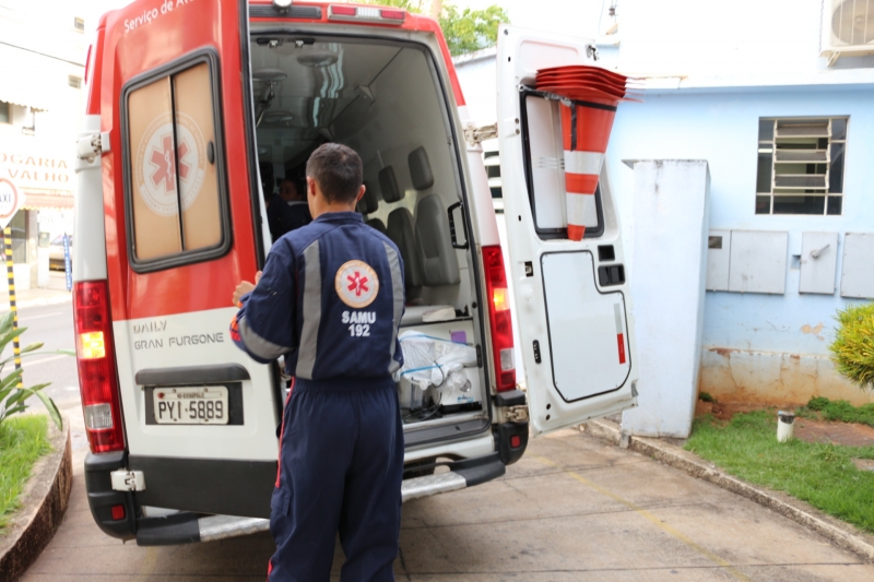 Acidente entre moto e carro no bairro Jardim Bela Vista