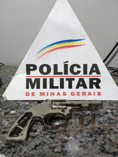 PM apreende arma de fogo e munições em Formiga