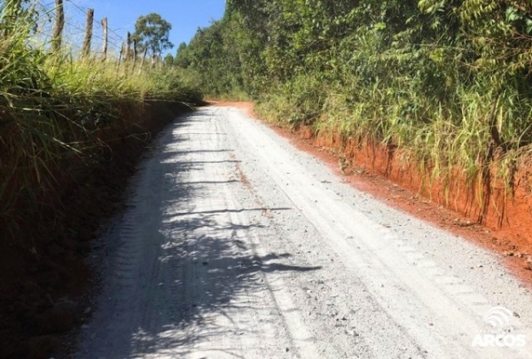 Manutenção da estrada de acesso à comunidade dos Cristais vai melhorar a vida do produtor rural da região