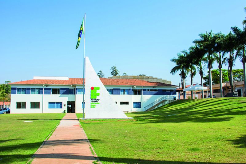 IFMG realiza seleção para vagas de professores de administração, computação, desenho técnico, matemática e veterinária em Bambuí