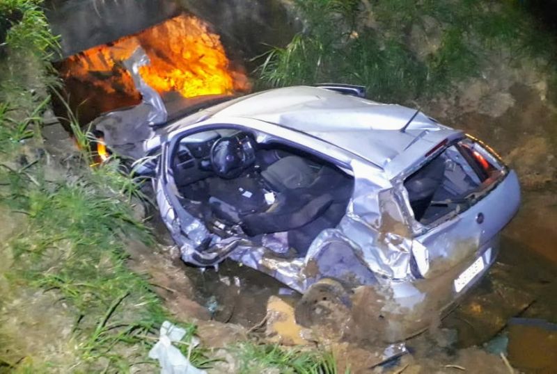 Acidente na MG 050 deixa quatro feridos, um deles com ferimentos graves