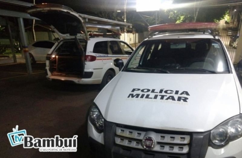 Homem desfere diversos golpes de faca na ex-mulher em Bambuí; Polícia procura por autor 