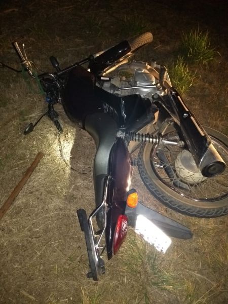 Homem pede isqueiro emprestado, sai e volta com arma de fogo anunciando assalto