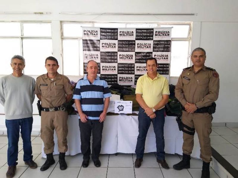 PM repassa doações da Campanha do Agasalho em Formiga