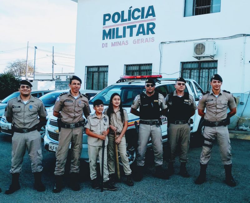 Crianças visitam quartel da PM e revelam sonho de ser policiais