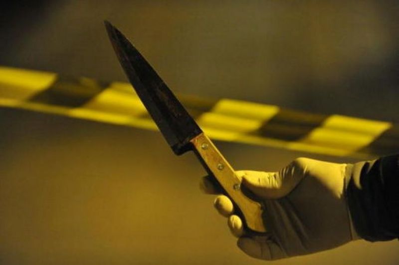 Bandido invade casa para fugir da polícia e esfaqueia morador