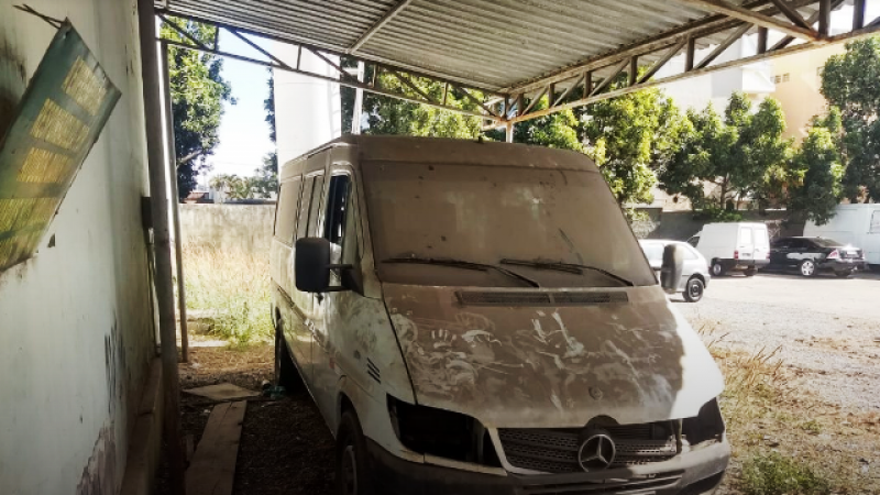 Corpo é encontrado dentro de veículo em Lagoa da Prata