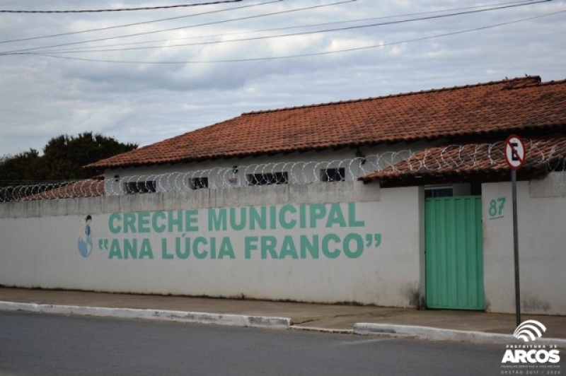 Mais Segurança: Muros de escolas e creches municipais de Arcos recebem concertina
