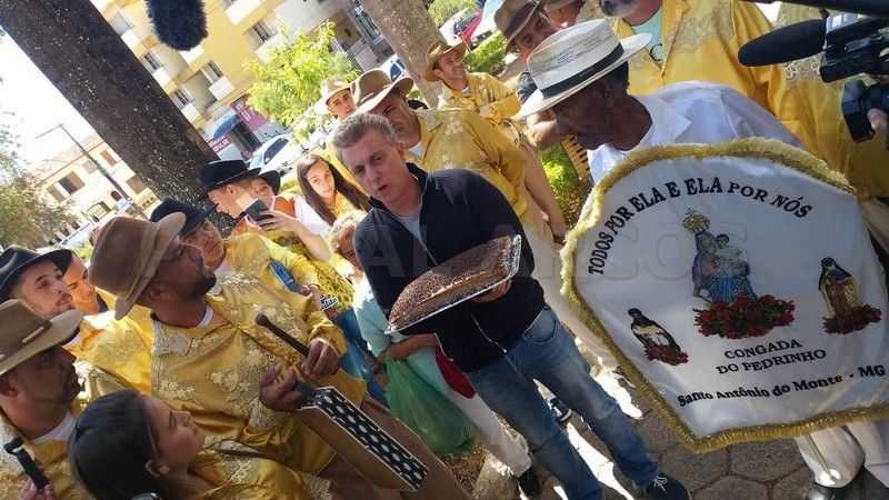 Luciano Hulk grava Lar doce Lar em Lagoa da Prata e Samonte
