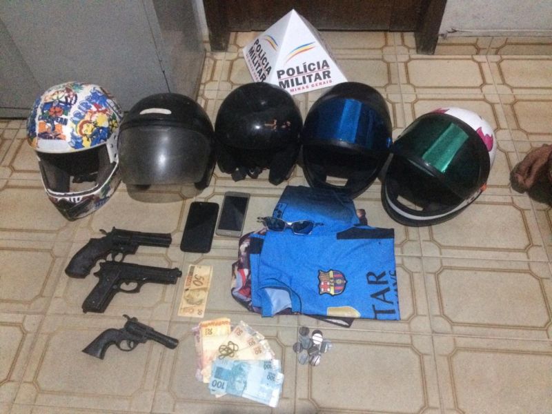 Polícia militar apreende menores autores de roubo a posto de combustível, simulacros de armas de fogo e recupera motocicleta furtada