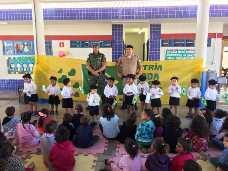Militares recebem homenagem pelo ‘Dia do Soldado’, em Arcos