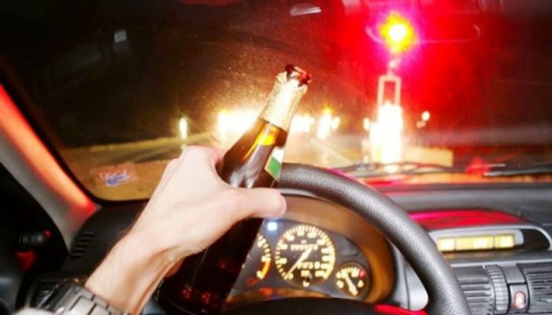 Motorista embriagado, inabilitado e com documentação veicular atrasada é preso em Arcos