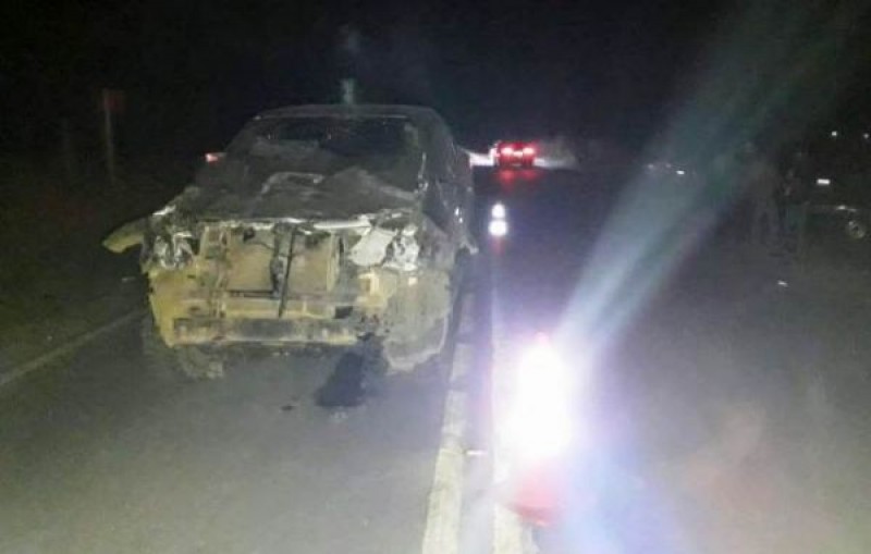 Hilux e carro de boi se envolvem em acidente na MG 830 próximo a Pains
