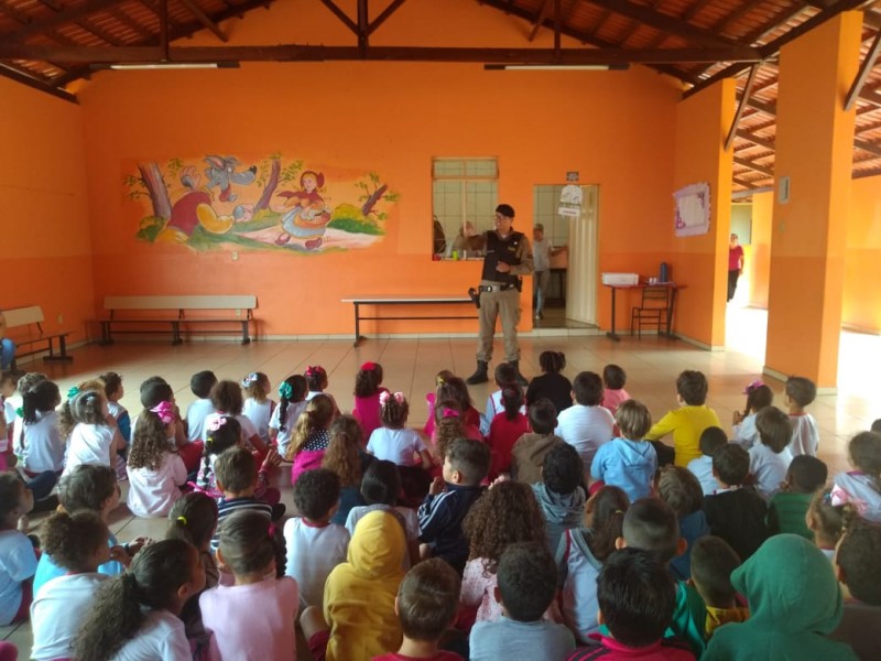 Em Luz - Polícia Militar realiza palestra durante a Semana Nacional do Trânsito