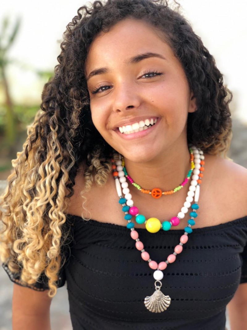 Naiara Silva é sinônimo de bom gosto e elegância, venha somar ao seu look os mais lindos acessórios