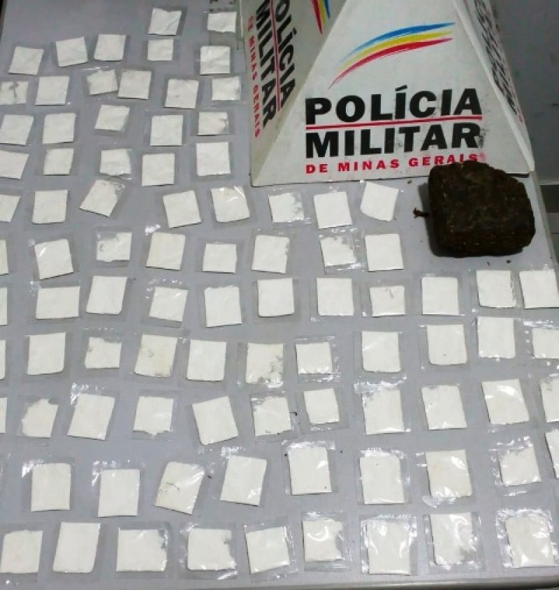 PM apreende 93 papelotes de cocaína em Formiga