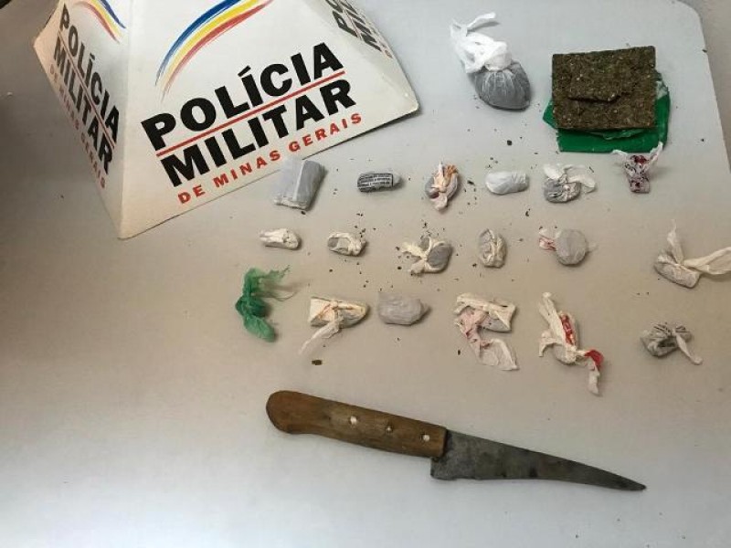 Em Arcos, mulher é presa e adolescentes apreendidos por tráfico de drogas