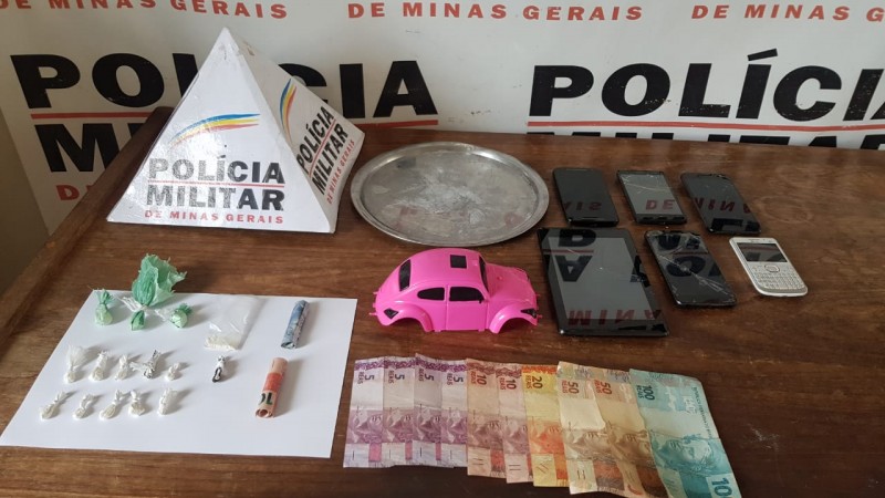 Arcos – Quatro são presos por tráfico de drogas