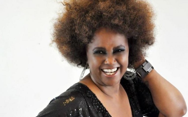 Cantora Sandra de Sá fará show em Formiga