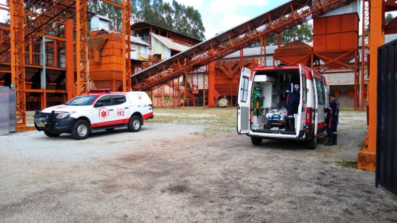 Explosão em siderúrgica deixa três pessoas feridas em Divinópolis