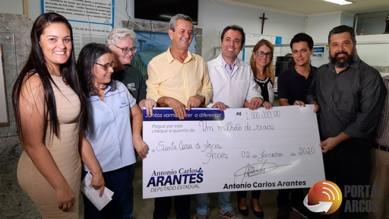 Entrega simbólica do Cheque de R$ 1 milhão para a Santa Casa de Arcos