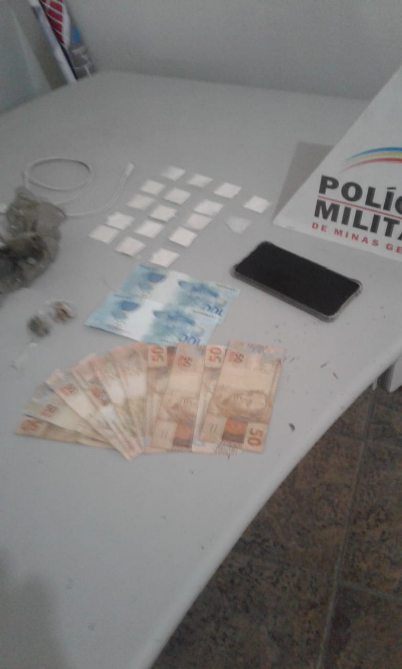 Maconha e cocaína são apreendidas em garagem da casa de um homem em Pains