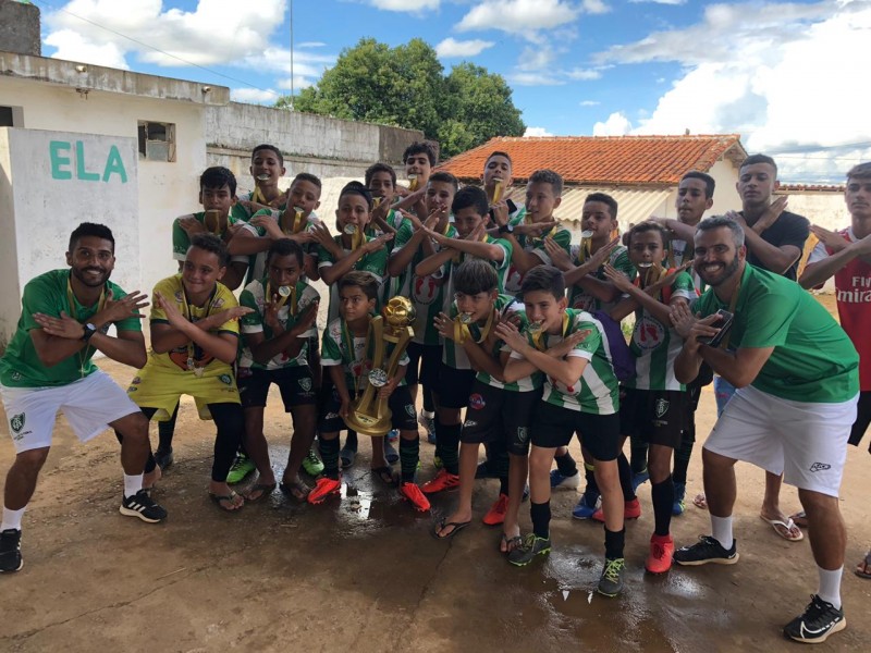 Escolinha do Vila/América-BH conquista título em Dores do Indaiá