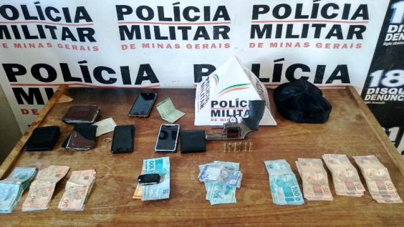 PM apreende arma de fogo, munição e mais de R$ 6 mil em Arcos