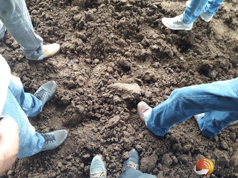 Produtores rurais de Arcos fazem visita em Cláudio para aprenderem sobre Compost de Barn