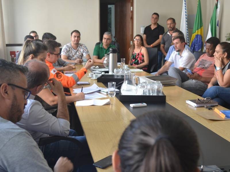Prefeito decreta Estado de Emergência e prédios públicos serão fechados para atendimento presencial