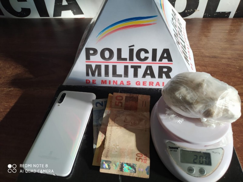 Em Arcos: Mulher é presa com drogas dentro de ônibus que vinha de BH