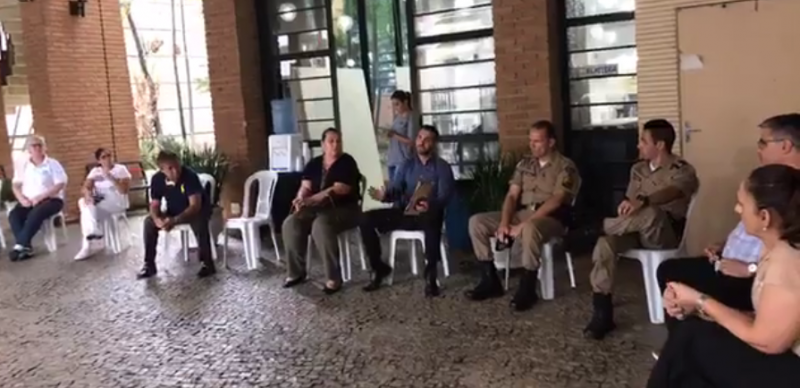 Reunião com autoridades e representantes dos órgãos públicos discute fechamento do comércio em Arcos
