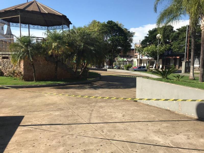 ARCOS: PRAÇAS SÃO INTERDITADAS PARA EVITAR AGLOMERAÇÃO E CONTÁGIO DO COVID-19