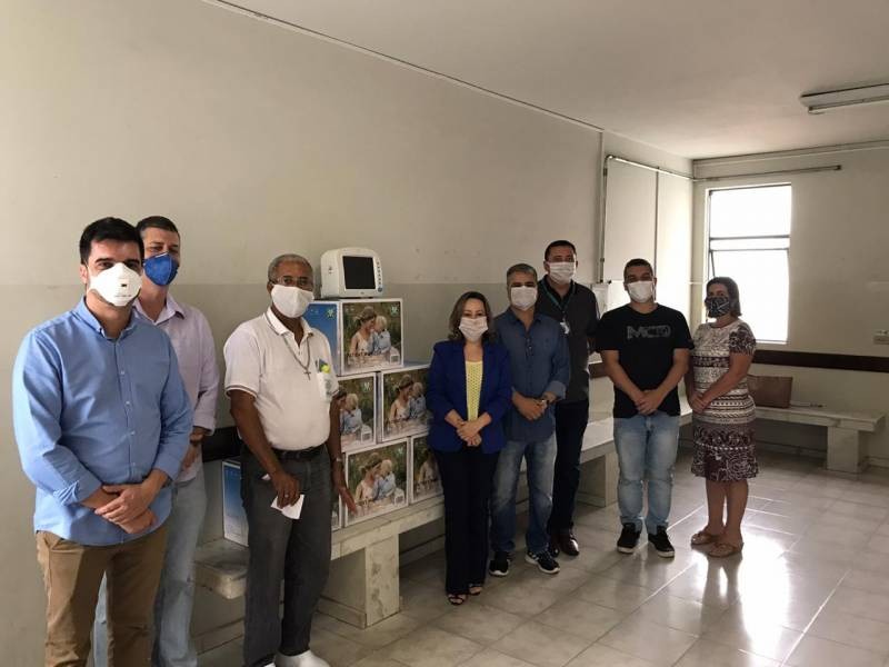 PREFEITURA DE ARCOS RECEBE EQUIPAMENTOS DO SICOOB UNIÃO CENTRO OESTE PARA MELHORAR O ATENDIMENTO NO HMSJ