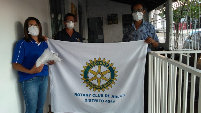 Rotary Club de Arcos doa mais de dois mil e quinhentos reais em materiais contra o COVID-19 para a cidade de Arcos