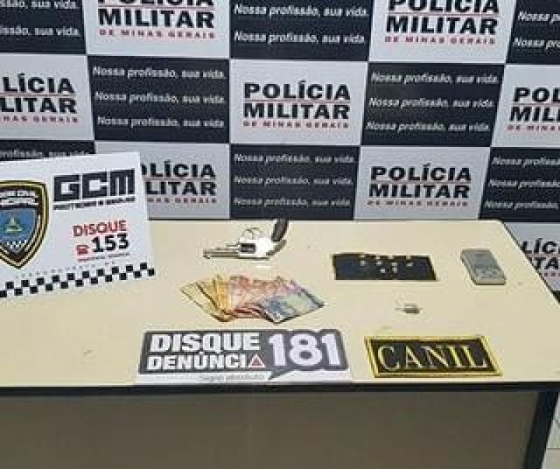 Cães encontram entorpecentes e materiais usados para crimes em Lagoa da Prata