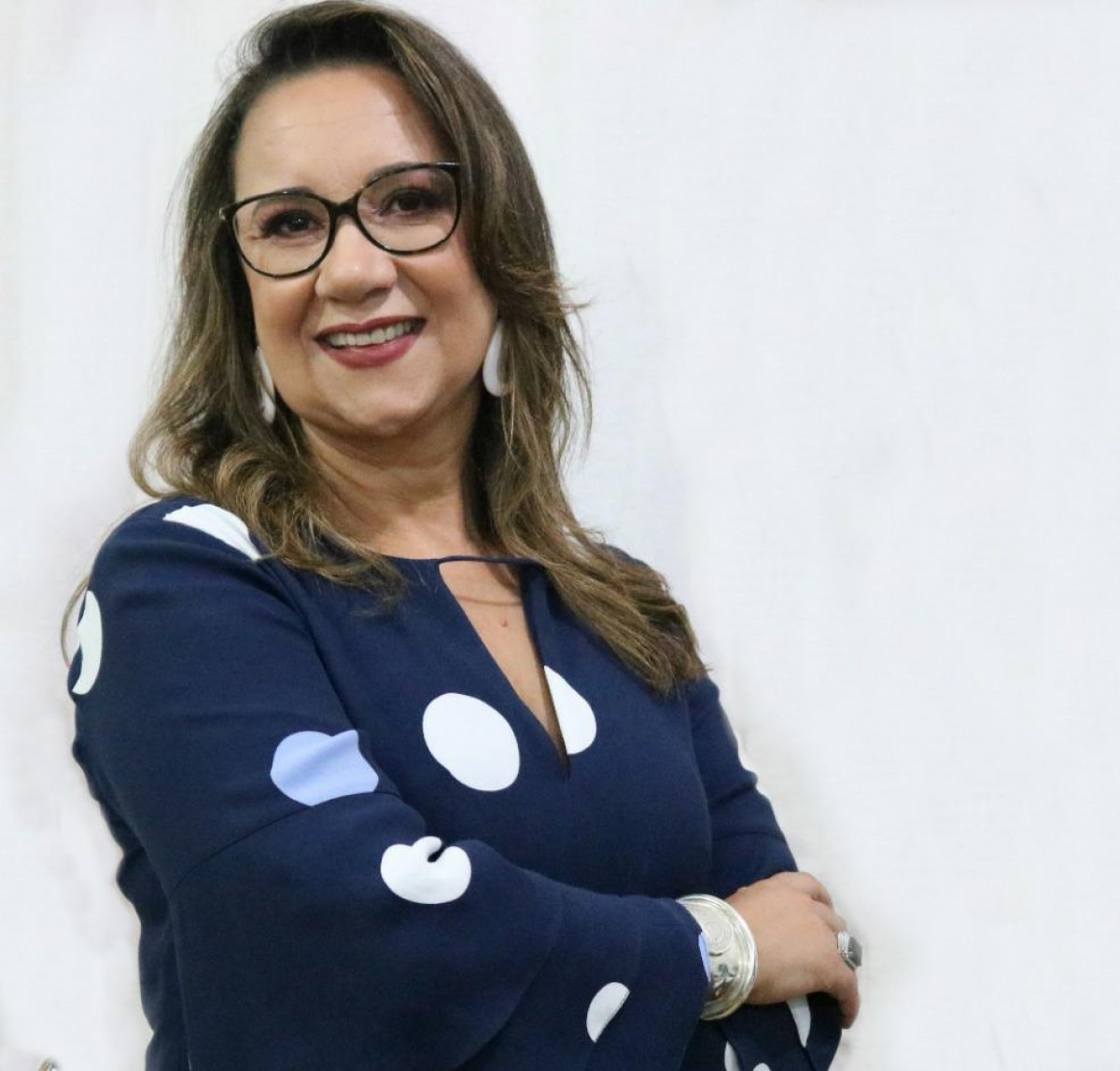 Leila Rodrigues lança seu primeiro livro de crônicas. Um relato de histórias divertidas e sensíveis  que vão do ódio ao amor na fase da menopausa