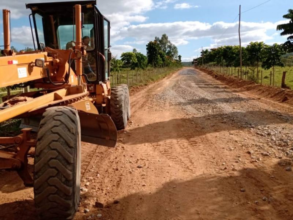 ESTRADAS DA REGIÃO DO BARREIRO E SÃO DOMINGOS RECEBEM OBRAS DE MANUTENÇÃO