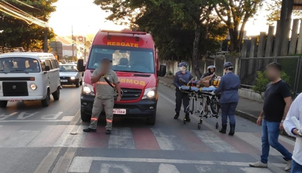 Idoso fica ferido após ser atropelado por motocicleta em Formiga