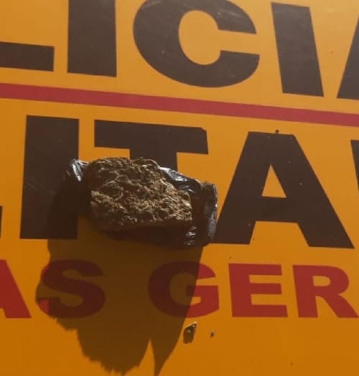Jovem é preso por posse de drogas em Formiga