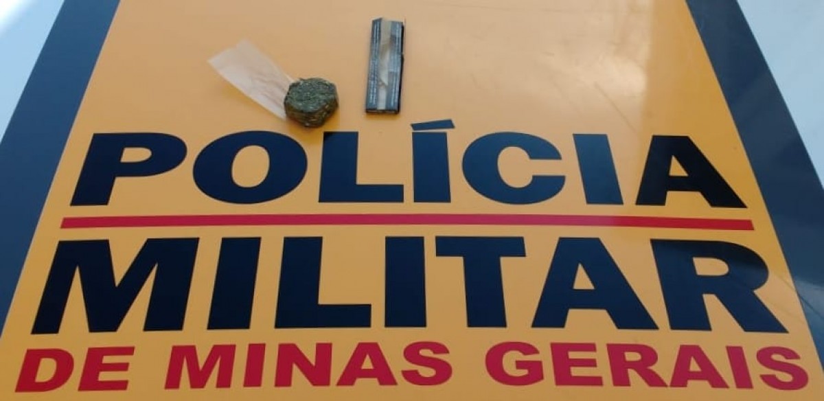 Condutor inabilitado é flagrado com maconha em Formiga