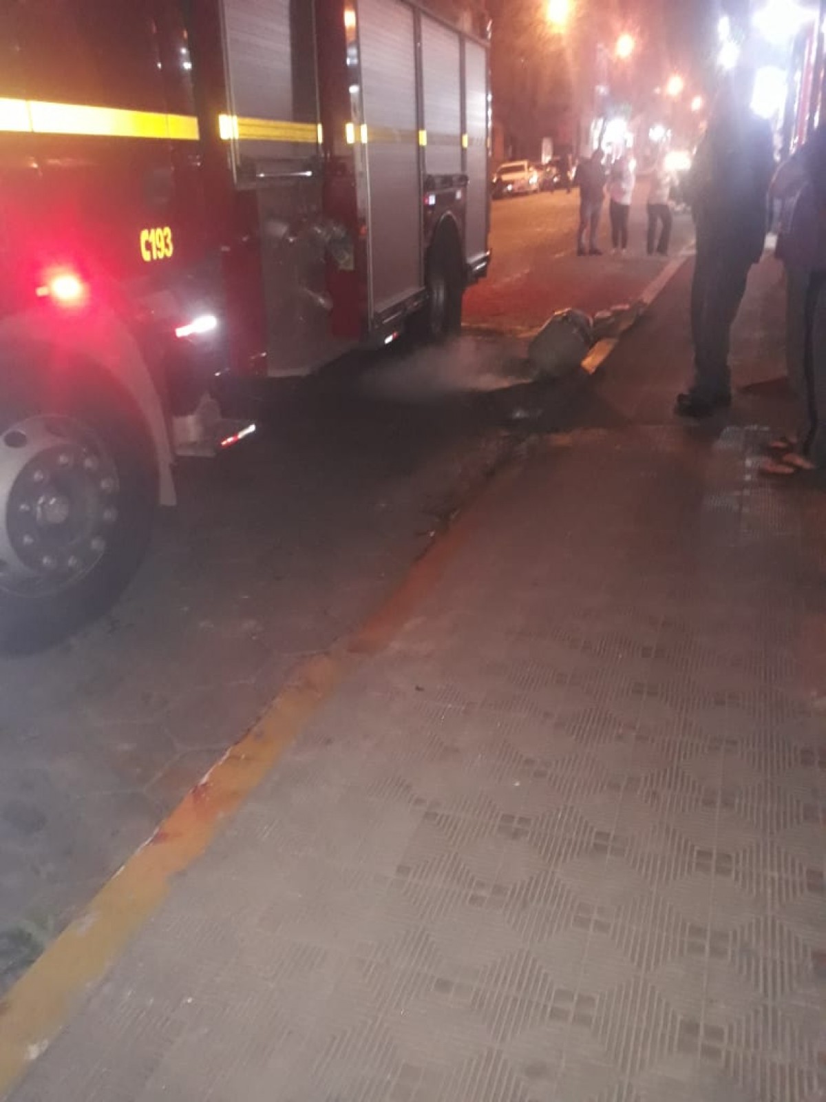 Homem tenta abrir válvula de gás a mesma quebra e inicia vazamento de gás GLP