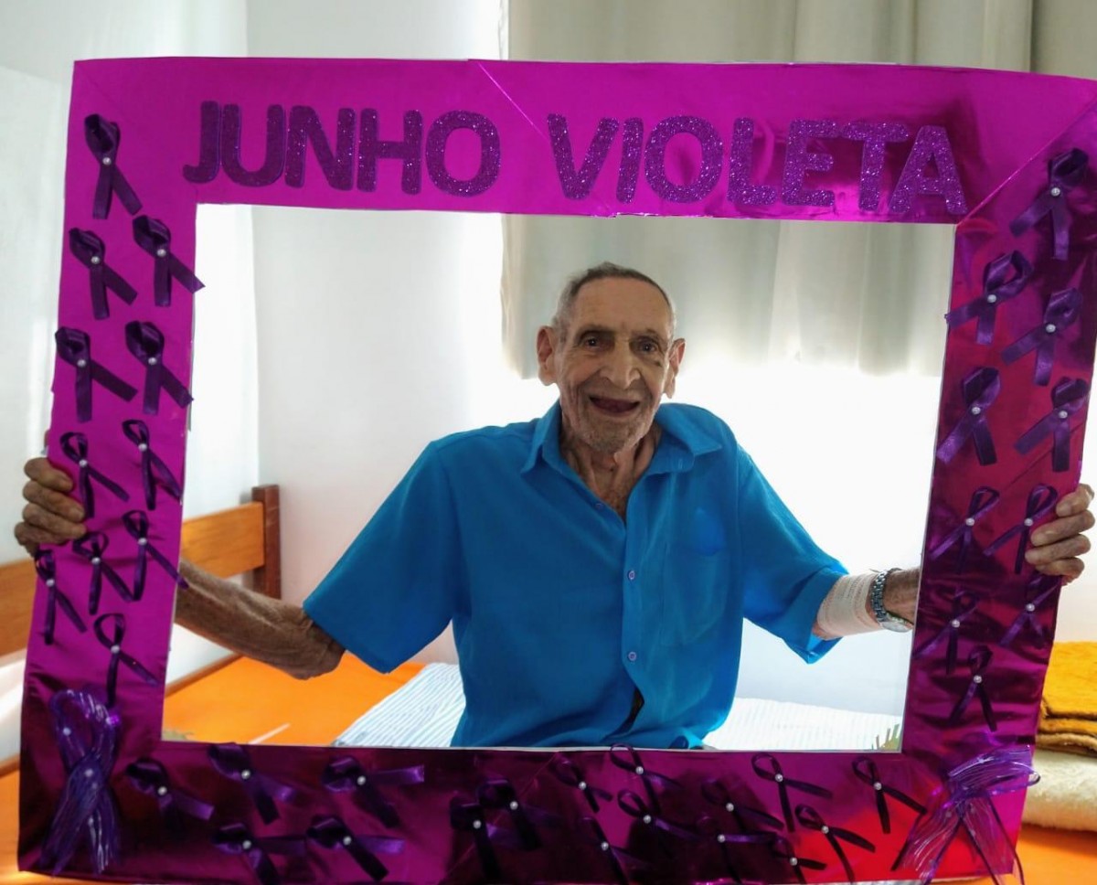 Lar Pousada dos Berto realiza campanha contra violência a idosos  Cuidado sim. Violência jamais