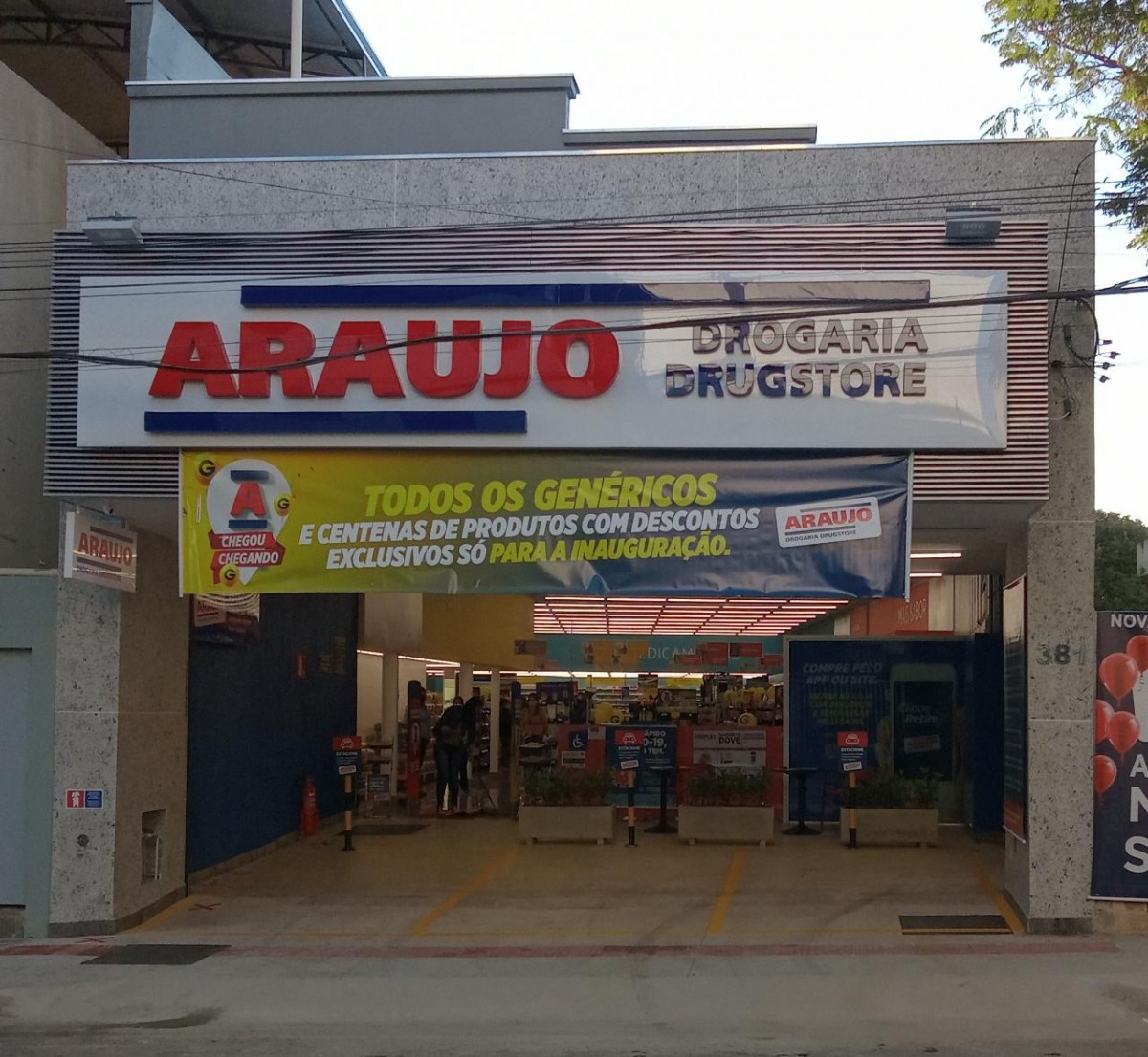 Portal Arcos - Drogaria Araujo abre primeira loja em Arcos