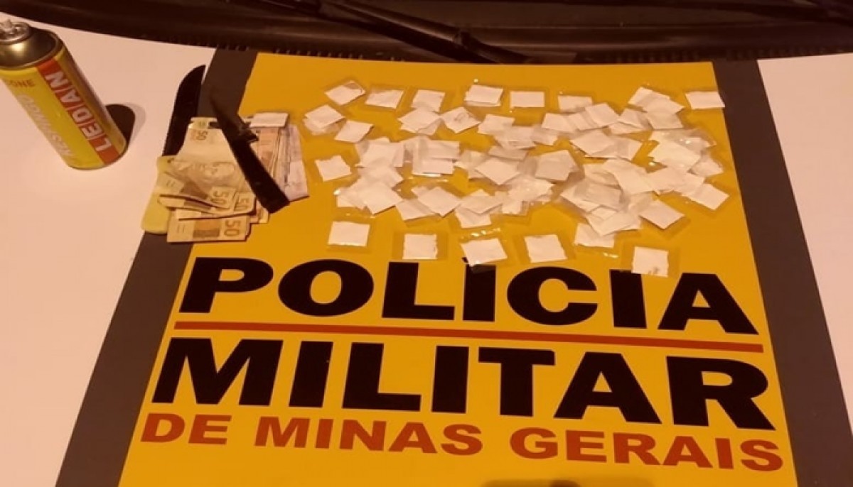 Jovens são presos com quase 100 papelotes de cocaína na MG-050, em Formiga