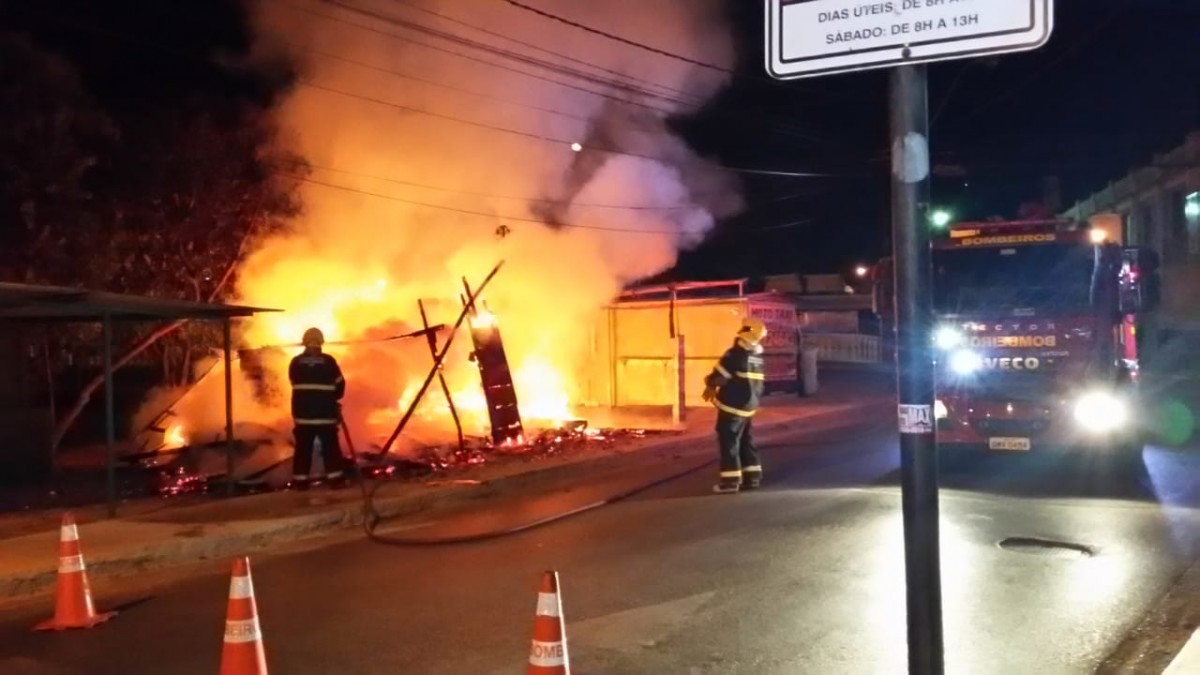 Incêndio em camelô na cidade de Formiga